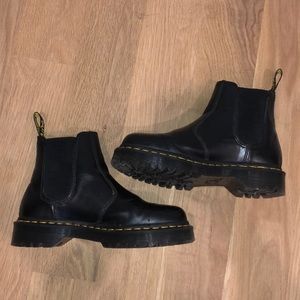 Dr martens (doc martens) size 7 chelsea boots with a medium platform sole